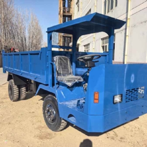 隨車挖運(yùn)輸車